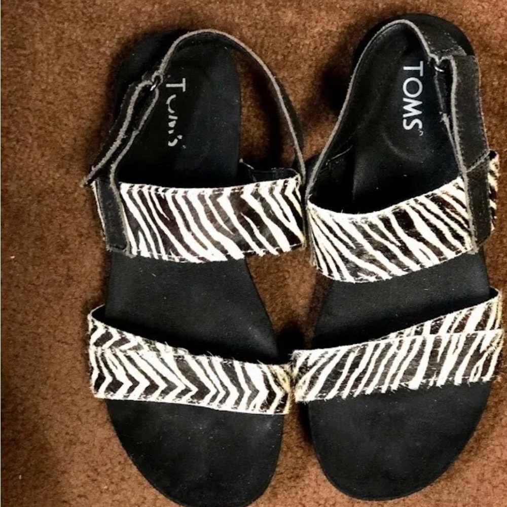 womens toms size 7 fur strap sandals